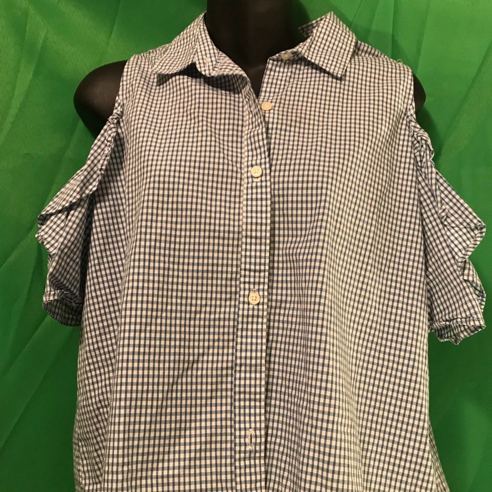 Abercrombie and Fitch shoulder out shirt